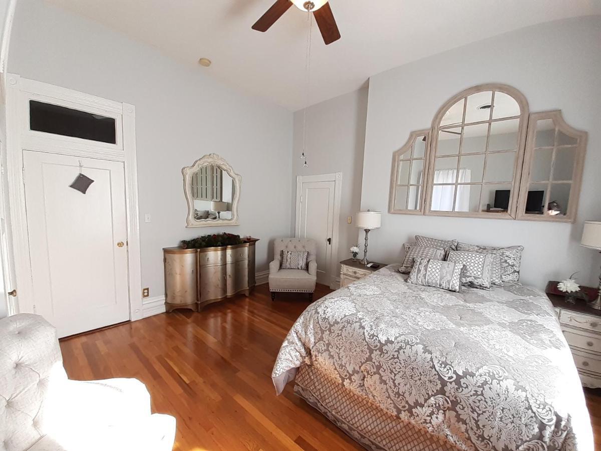 Queens Chamber W King Heavenly Bed At Nottingham Place In Wise Bagian luar foto